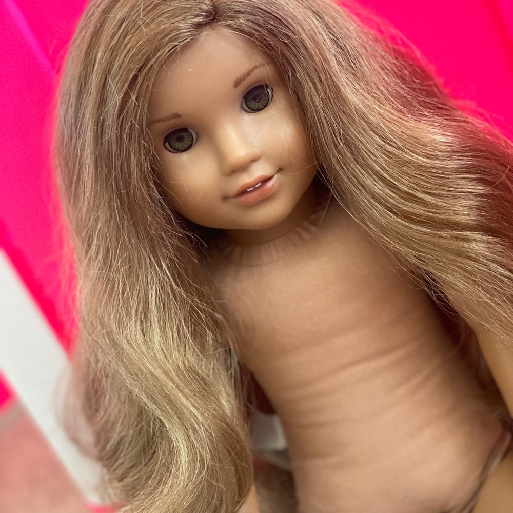 American girl doll lea with accessories